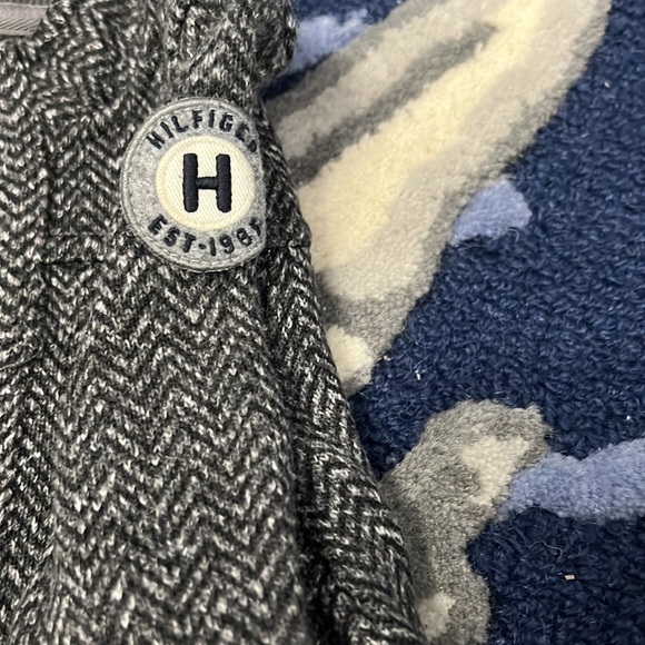 Great condition Tommy Hilfiger 6 to 9 month sweater - Picture 4 of 5